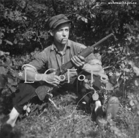 Fotol aastaarv 1947 (ilmselt Lõuna Eestist).JPG