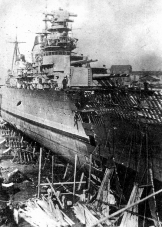 MaksimGor'kiy1941Kronstadt.jpg