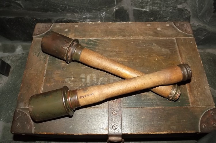 2Stielhandgr24dwx41.JPG