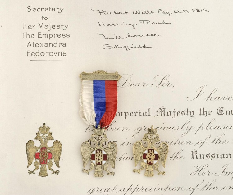 A Rare 1917 Russian Flag Day Silver Gilt Medal and a Matching Lady's 9 Carat Gold Brooch.jpg