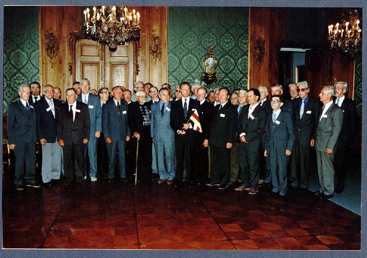 83397_Extradited_Balts_with_King_of_Sweden_1994_122_97lo.jpg