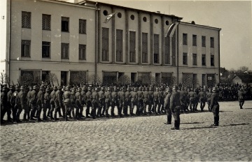 paraad.jpg