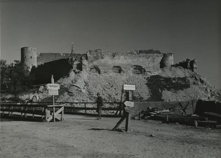 Narva 1944.jpg