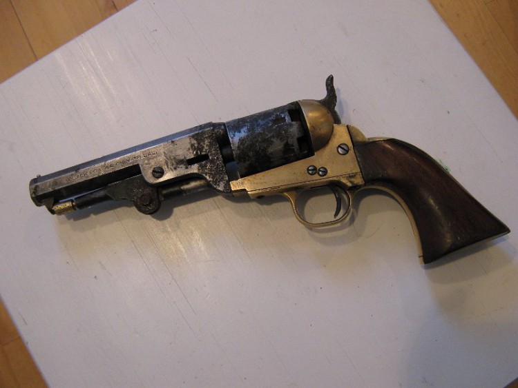 Eestlaetav püstol ~1850.a..jpg