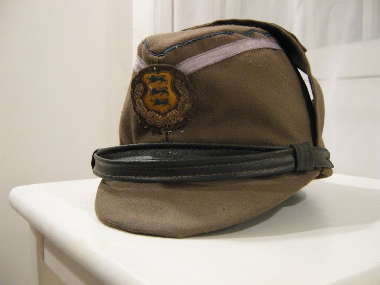 Soomusrongi-rügemendi allohvitseri vormimüts.jpg