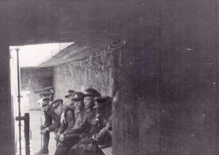 sama seeria Noorteaeg SR rüg. aug.1939, varjendis näitamas.jpg