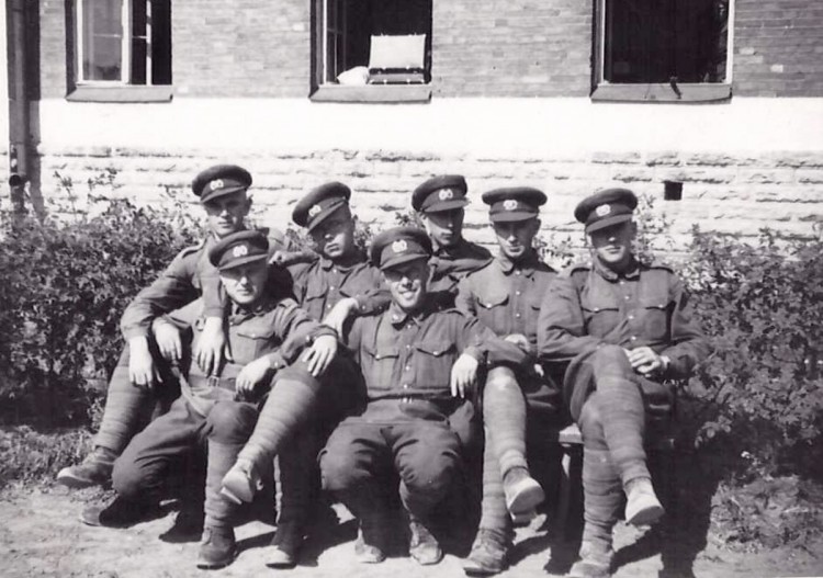 sama seeria, Noorteaeg SR.rüg.Noorterühma suurtükiväelased aug,1940.jpg