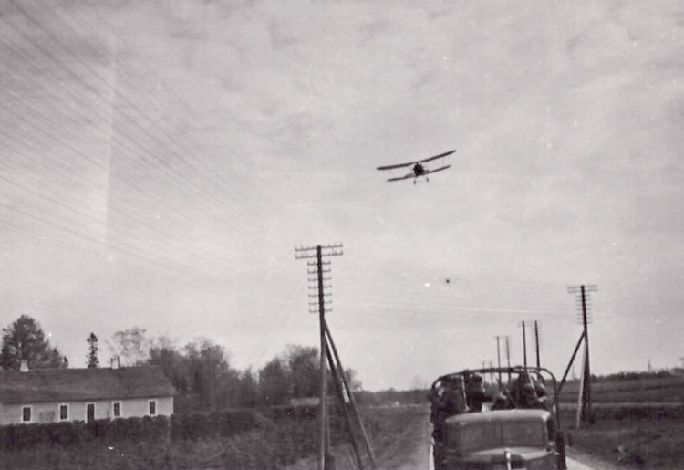 sama seeria, Sõjakooli takt.õppus mai 1940 Sõjakooli asp.patarei II srtk Paldiski maanteel.jpg