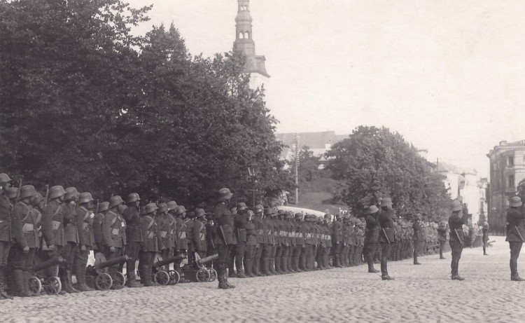 EW rivistus Tallinnas.jpg