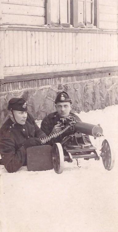Mehed ja masingun.jpg