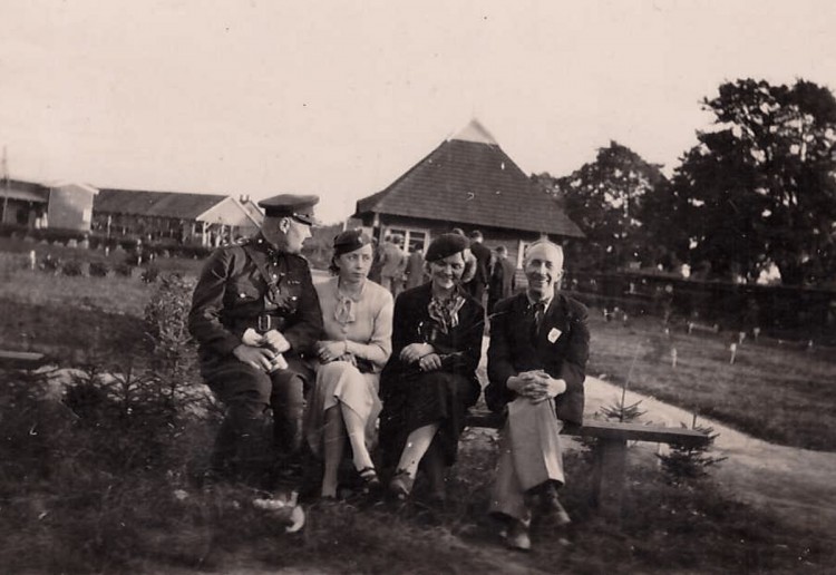 EW 31.08.1935 Tartu näitusel.jpg