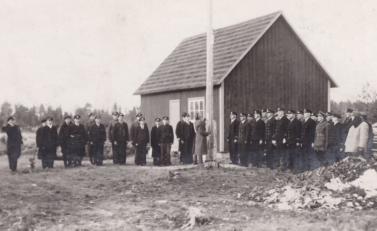 EW lipu heiskamine laskerajal 21.4.40.jpg
