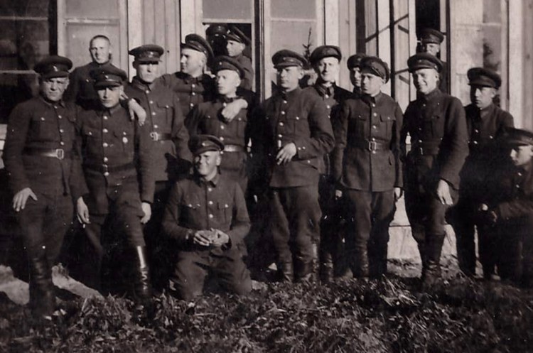 1940 meie poisid Pärnus.jpg