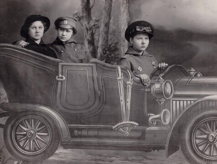 Tsaariaegsed naised roolis.jpg