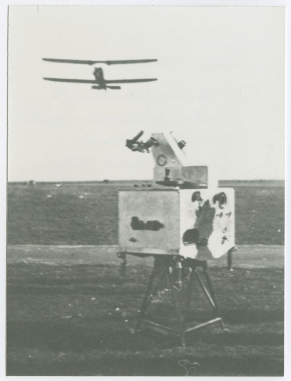 Isend x Lasnamäe sõjalennuväljal 1928-29.jpg
