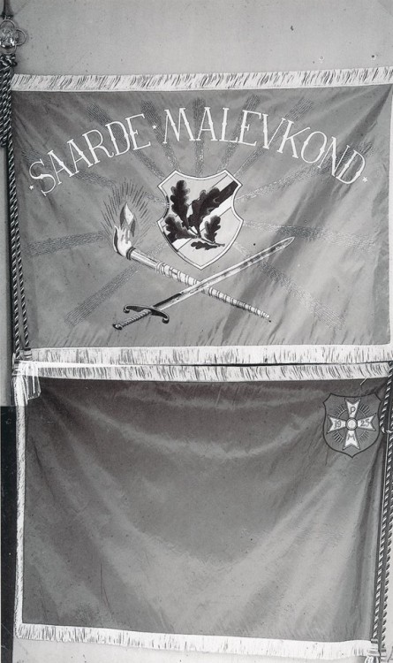 1931. Kaitseliidu Saarde malevkonna lipp. Kavandi autor Aleksander Raukas, kinnitati 3.okt 1929.jpg