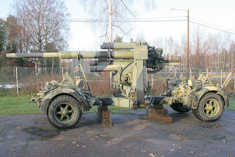 8,8-cm-Flugabwehrkanone_37.8.8_cm_anti-aircraft_cannon_37.JPG