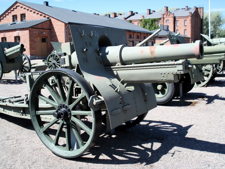 155mm_m1917_Schneider_Hameenlinna_1.jpg
