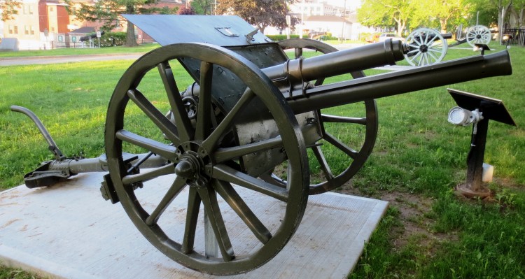 Ordnance_QF_18-pounder_Field_Gun_Mk_II_(Serial_No._5452),_Royal_Artillery_Park,_Halifax,_Nova_Scotia_2.JPG