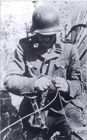 leegioni sturmmann Oderi rindel Breslau lähistel veebruar 1945.jpg