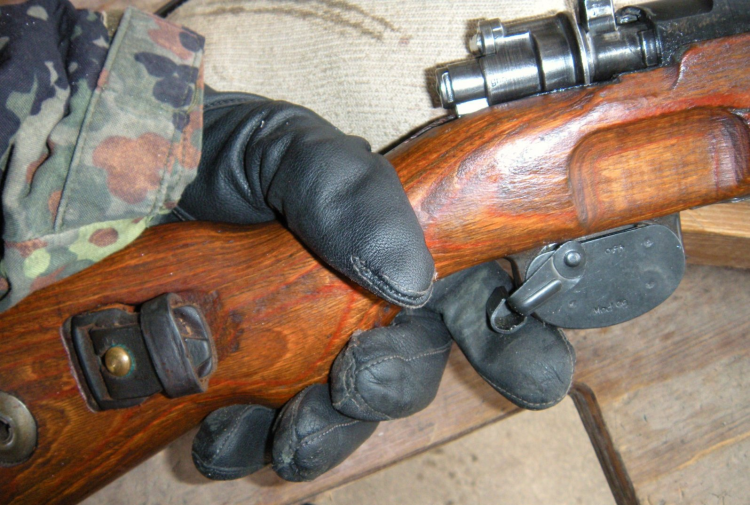 german-ww2-winter-triggers-v0-x5a0uxt2ccq81.png