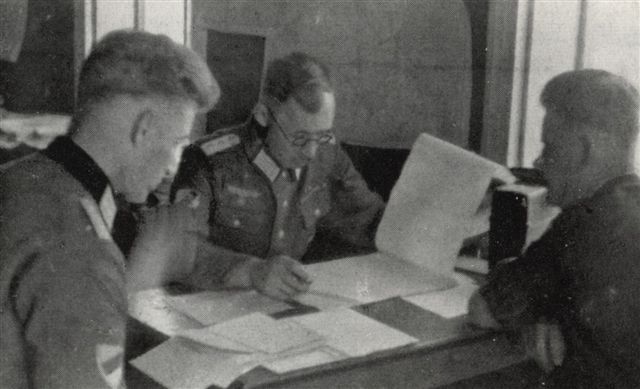1. Est. Grenzschutz Reg. I Bat. comm. Haupt. Aleksander Veelmaa and Leut. Evald Tammaru 1944.JPG