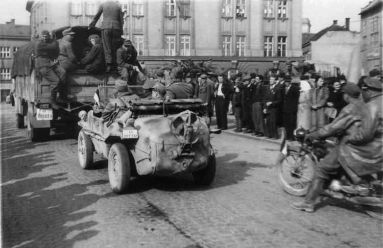 SS-307787, SS-968009, 20.SS,Mlada Boleslav, Czech, 10.05.1945.jpg