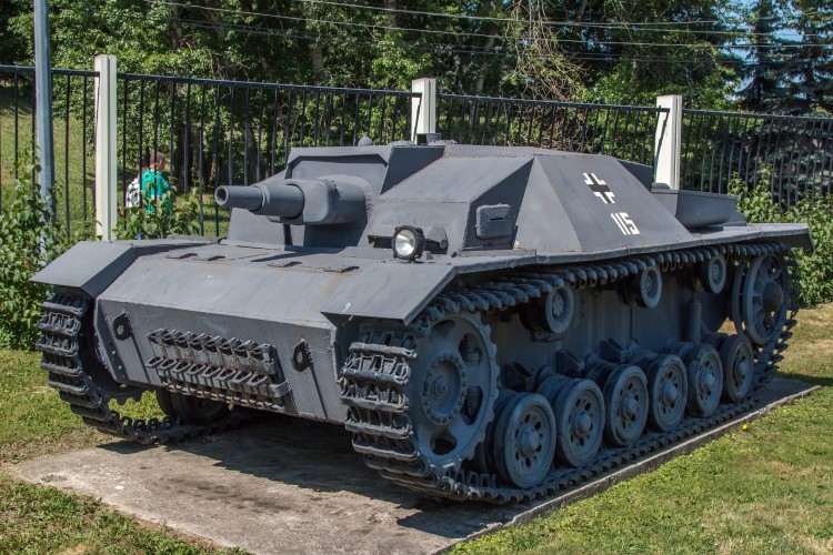 Sturmgeschütz_III_Ausführung_B_in_the_Great_Patriotic_War_Museum_5-jun-2014.jpg