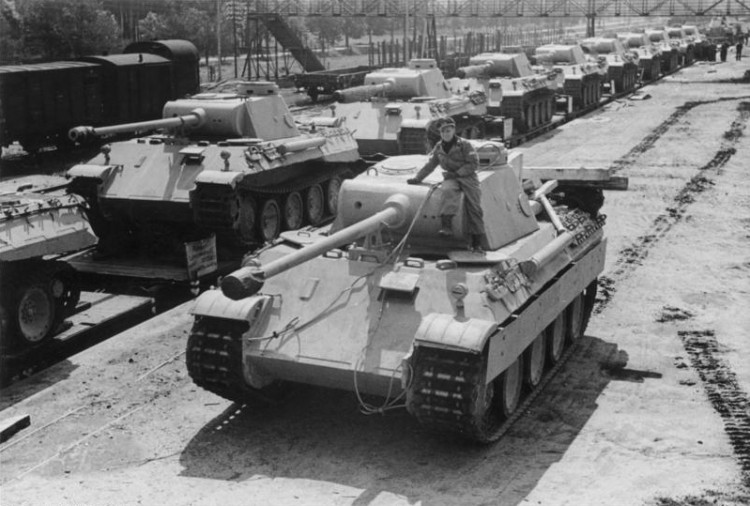 Bundesarchiv_Bild_183-H26258,_Panzer_V__Panther_.jpg